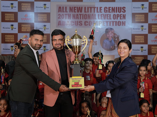 Pooja Bakale receiving Best Franchise Award at 20th National Abacus Competition